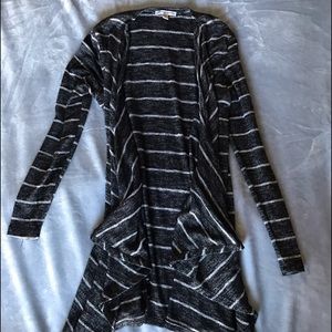 American eagle flowy cardigan