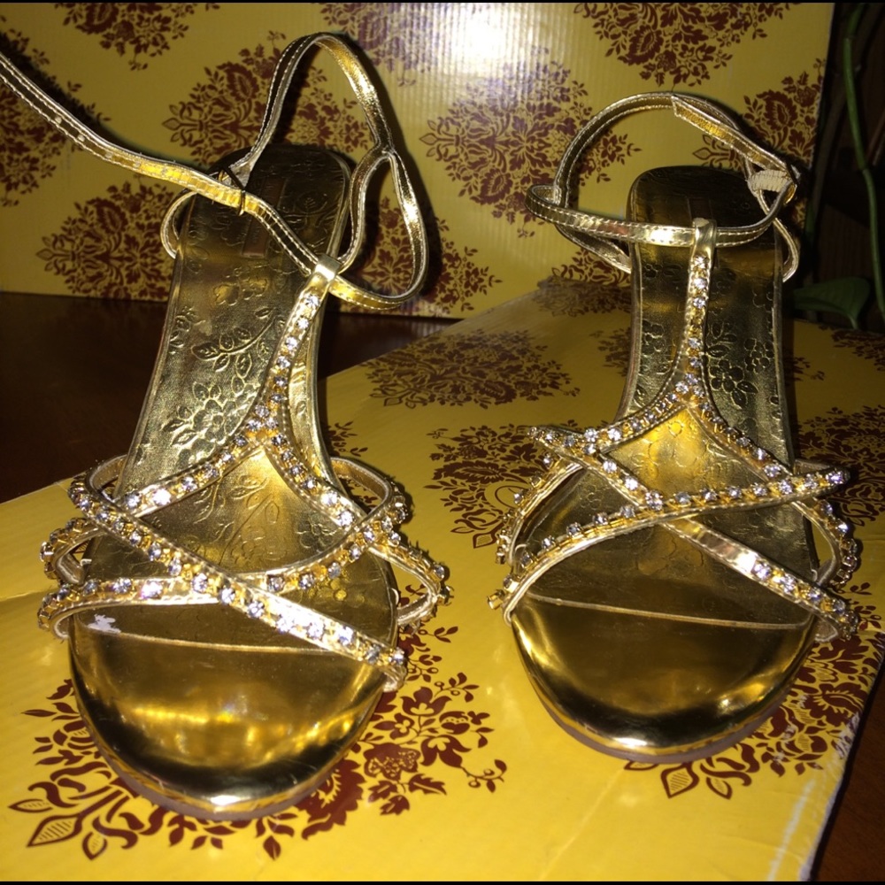 Heels - Picture 2 of 4