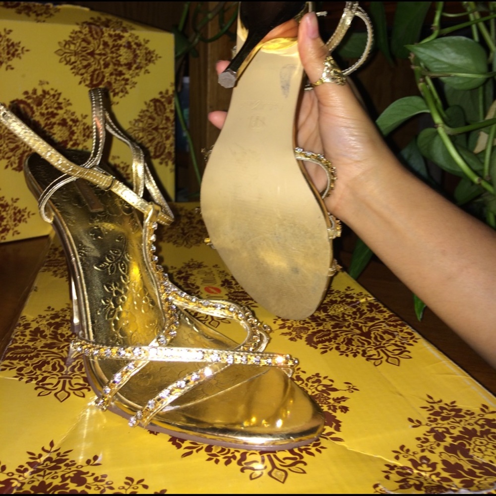 Heels - Picture 3 of 4