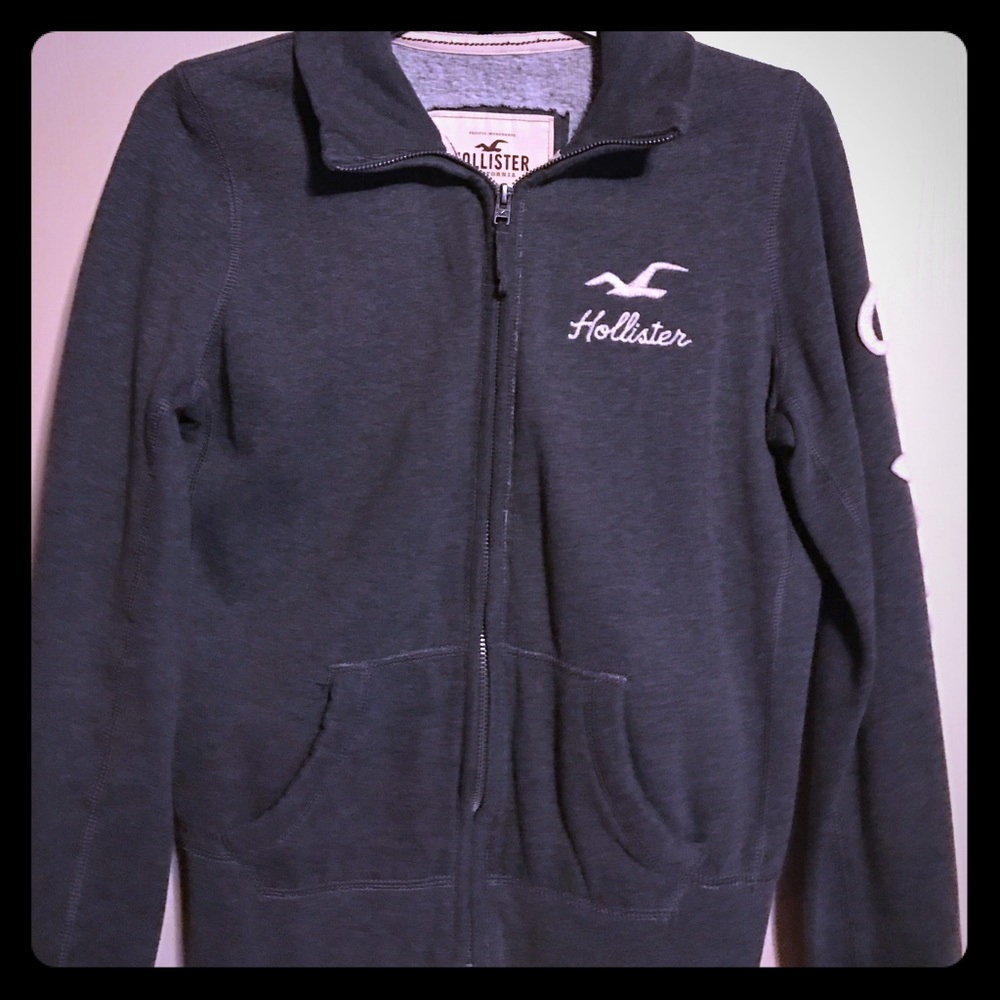✨Grey Hollister Zip Up Sweatshirt✨