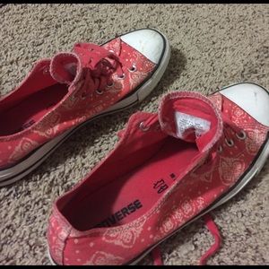Red/pink converse