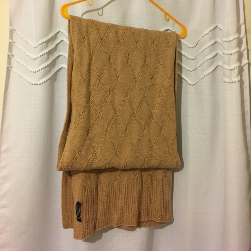 banana republic woven scarf. NEVER WORN!