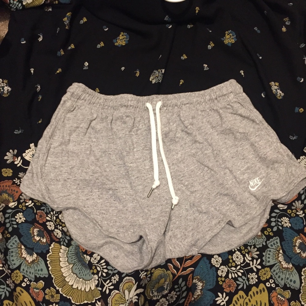 Cotton Nike shorts size small