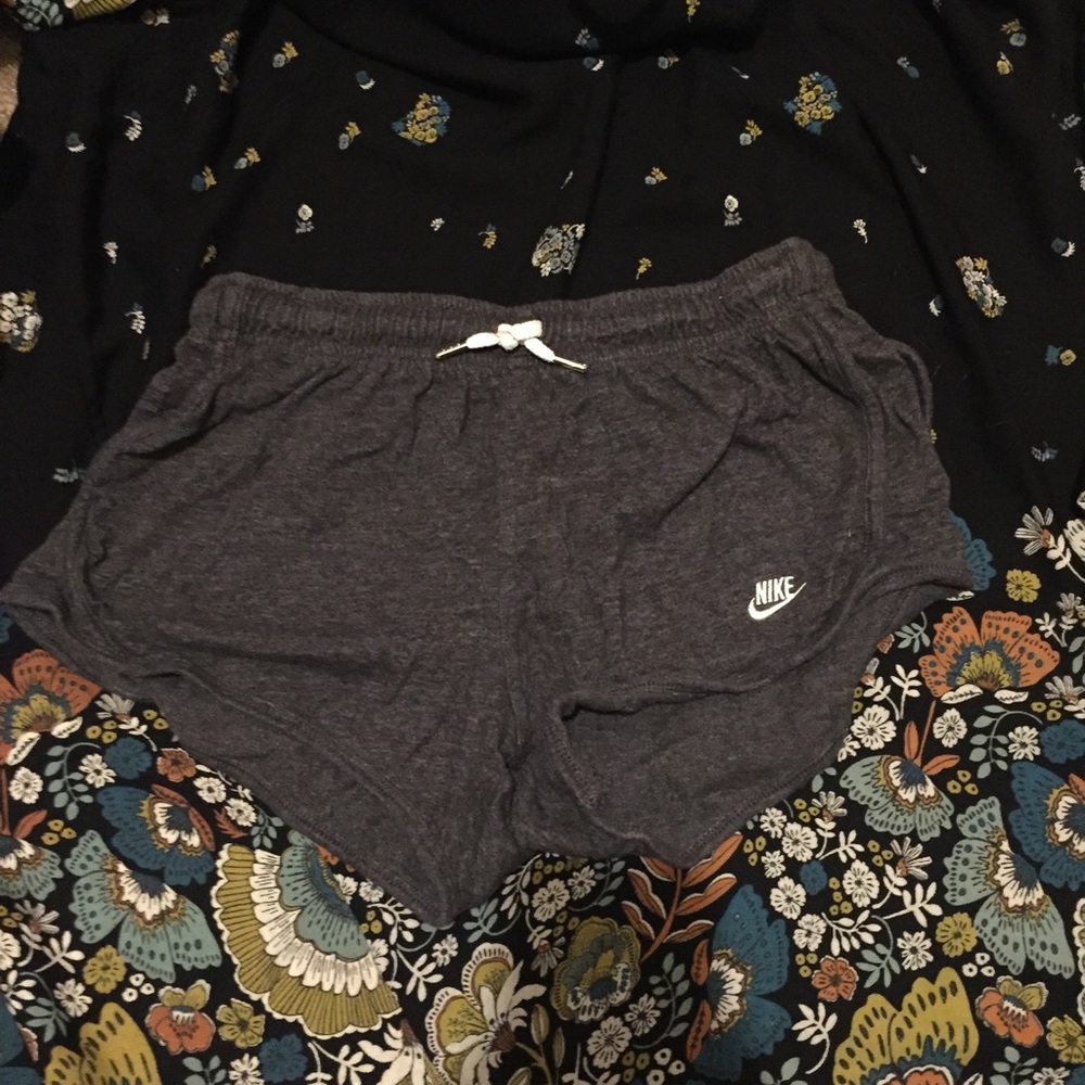 Cotton Nike shorts size small