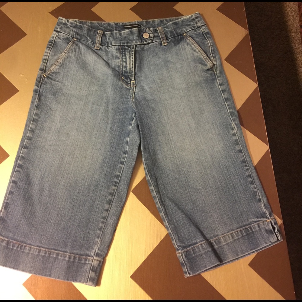 New York & Co Capri shorts