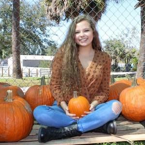 Meet your Posher, Lizzie