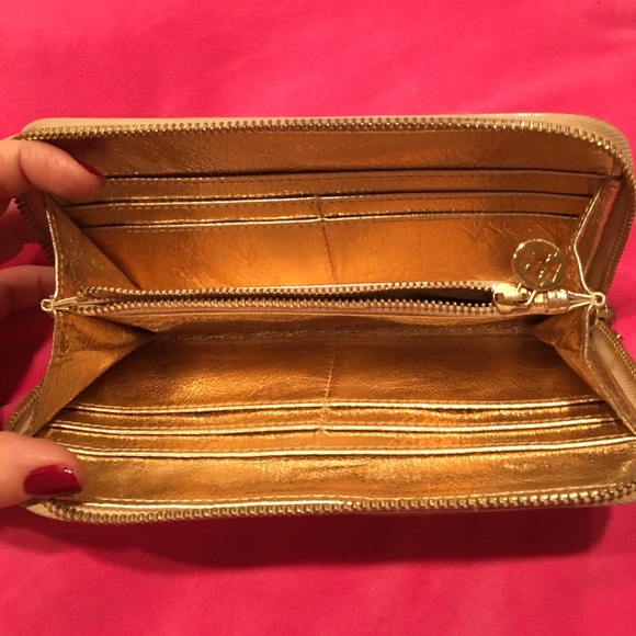 Tory Burch Wallet - Picture 4 of 6