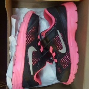 Good condition Girls Nikes 10c