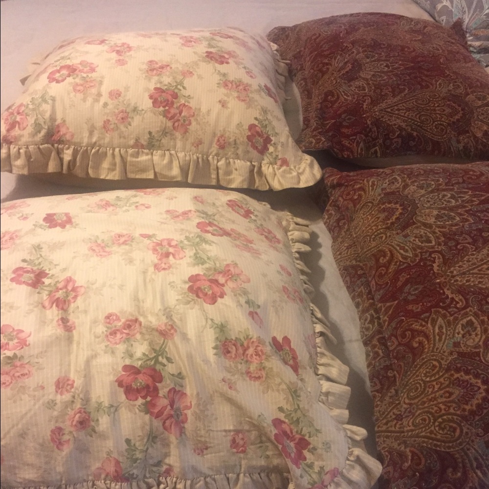 2 euroshams, 2 king cases, 2  covers, 1 throw