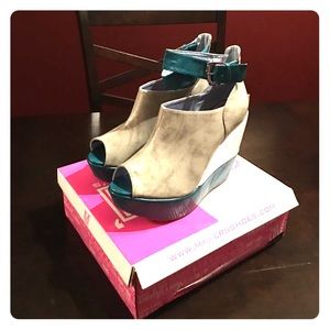 Cute Wedge Heels!!! Never Worn!