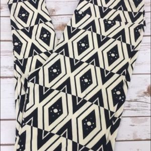 LuLaRoe TC Black & Cream Leggings 🦄
