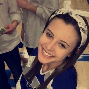 Meet your Posher, Caitlin