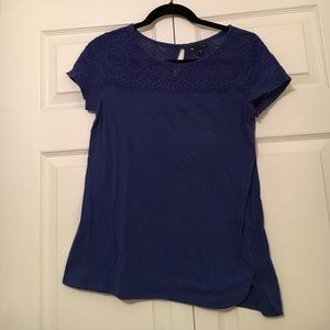 GAP t shirt with lace