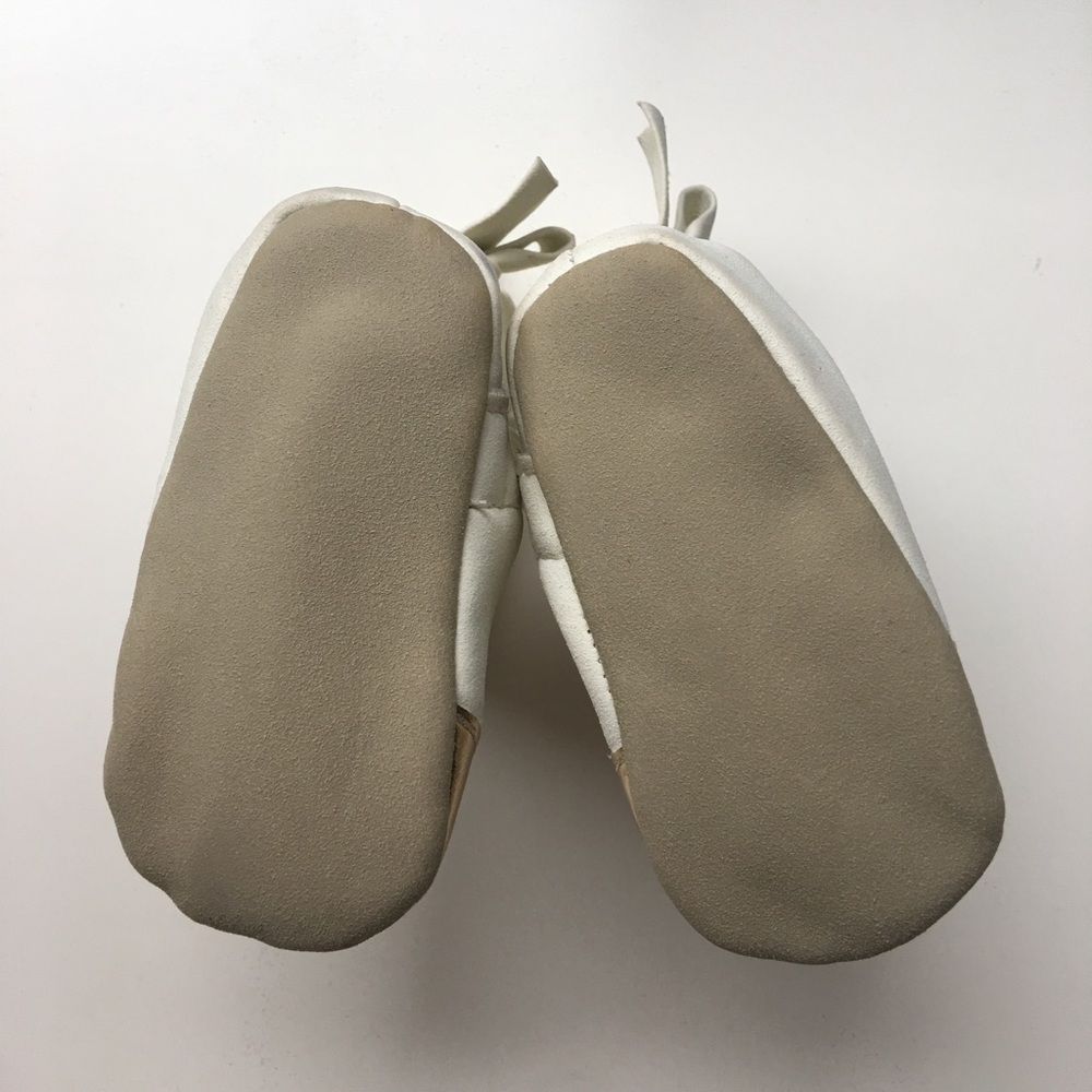 4 FOR 20 - Gold Cap Toe Booties With Bow - Picture 4 of 7