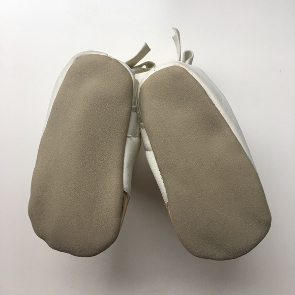 4 FOR 20 - Gold Cap Toe Booties With Bow - Picture 4 of 7