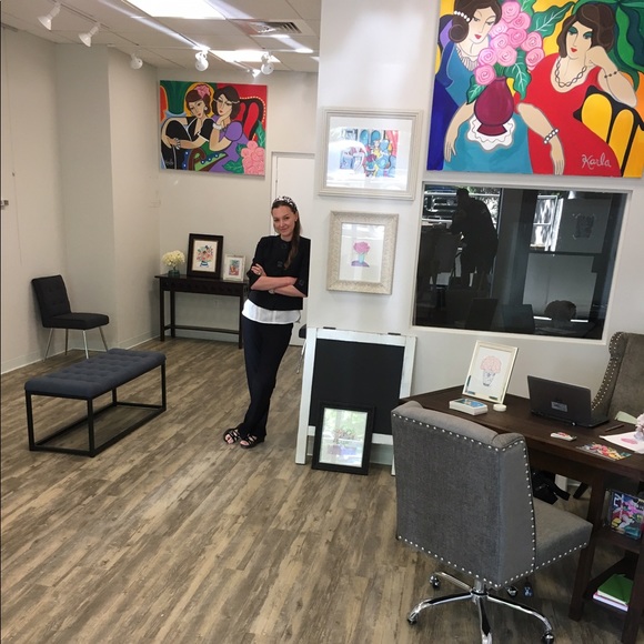 Meet your Posher, Karla - Picture 2 of 3