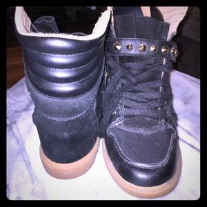 Black wedge sneakers