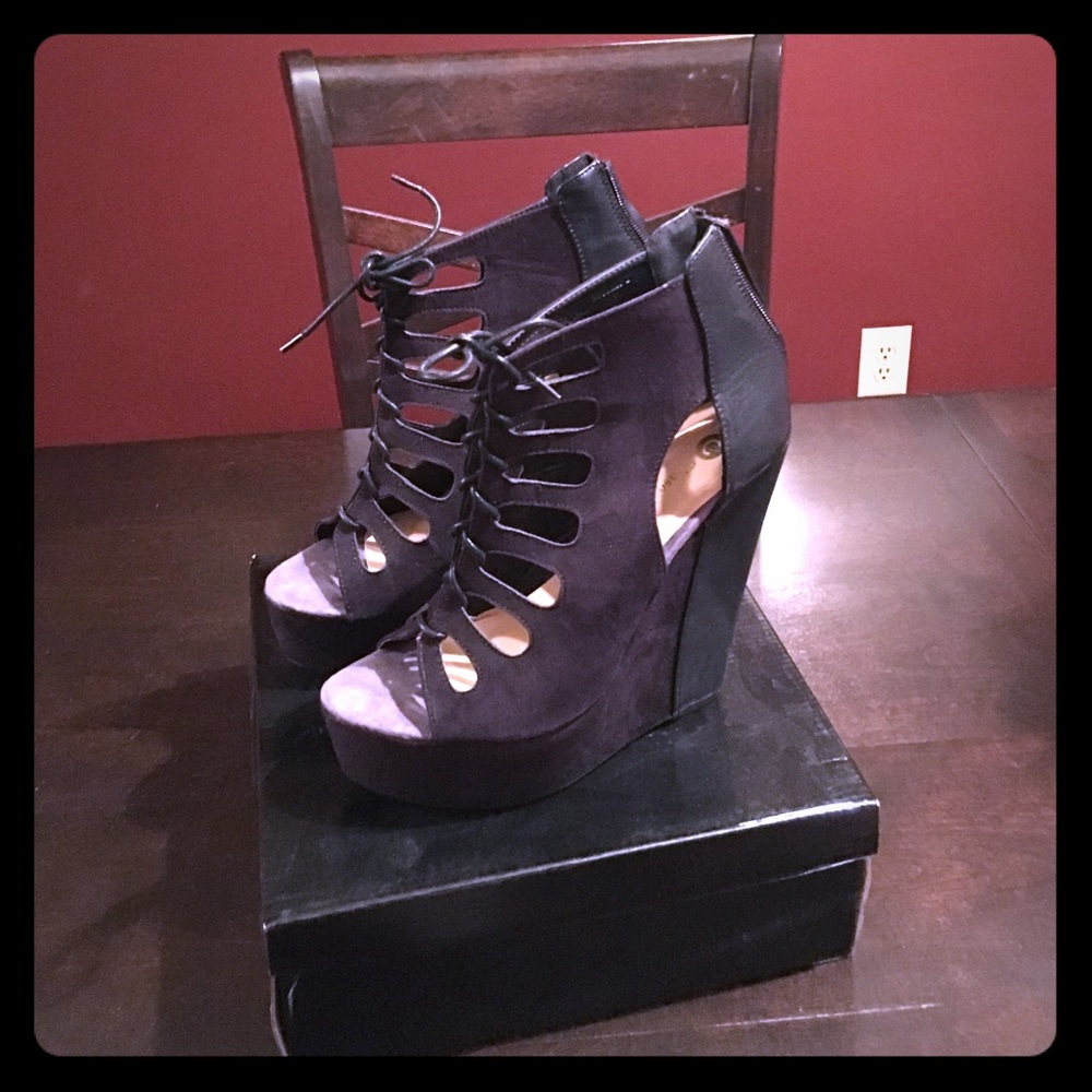 Sexy Black Wedge!!!