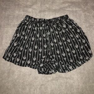 black and white print shorts