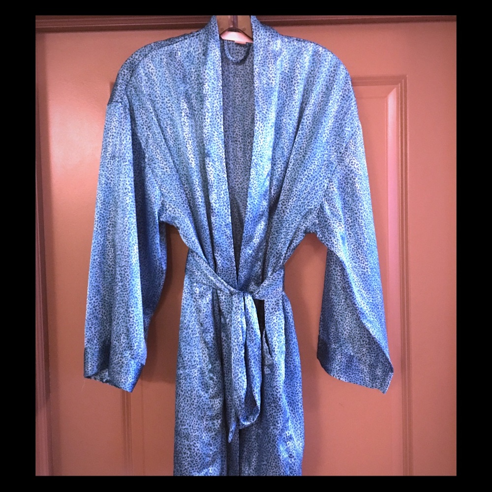 Victoria Secrets silky robe
