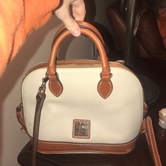 Cream mini Dooney & Burke purse! - Picture 2 of 7