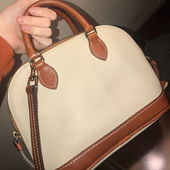 Cream mini Dooney & Burke purse! - Picture 3 of 7