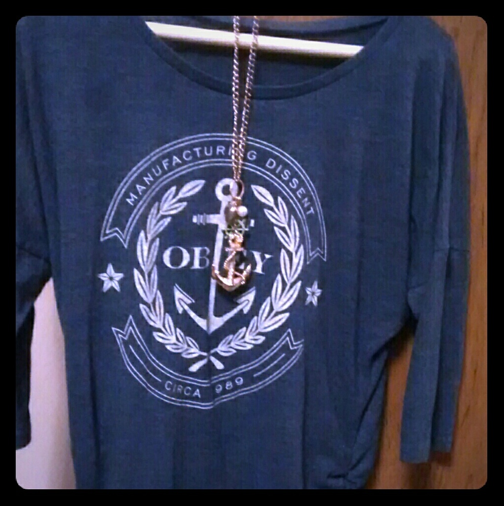 Anchor shirt with anchor necklas