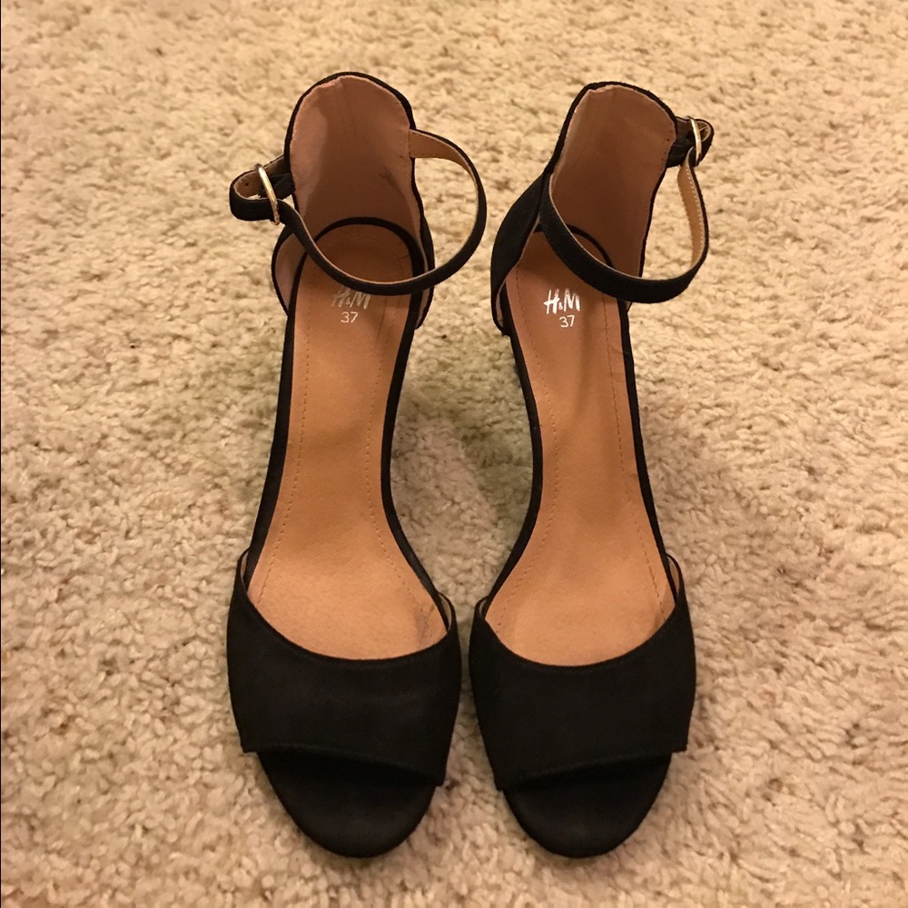 H&M Classic Black strapped Heels
