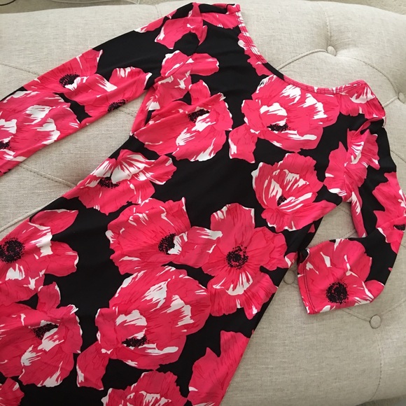 🆕  ✅ Trina Turk Poppy Field Elbow Sleeve Dress - Picture 2 of 4