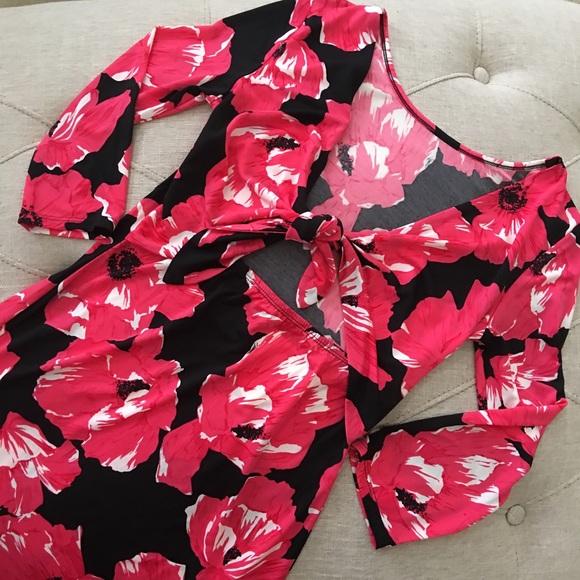 🆕  ✅ Trina Turk Poppy Field Elbow Sleeve Dress - Picture 4 of 4