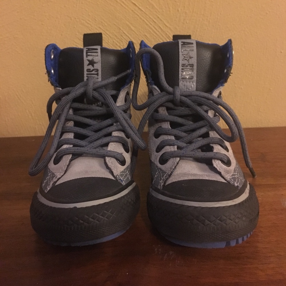 Sz 11 grey&black hi-top converse w/ blue accents.