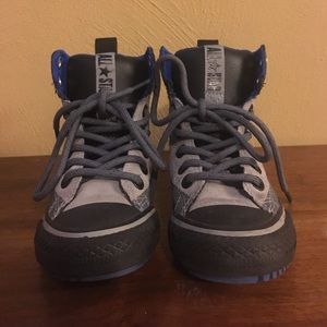 Sz 11 grey&black hi-top converse w/ blue accents.