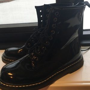 Faux Doc Marten boots!💕