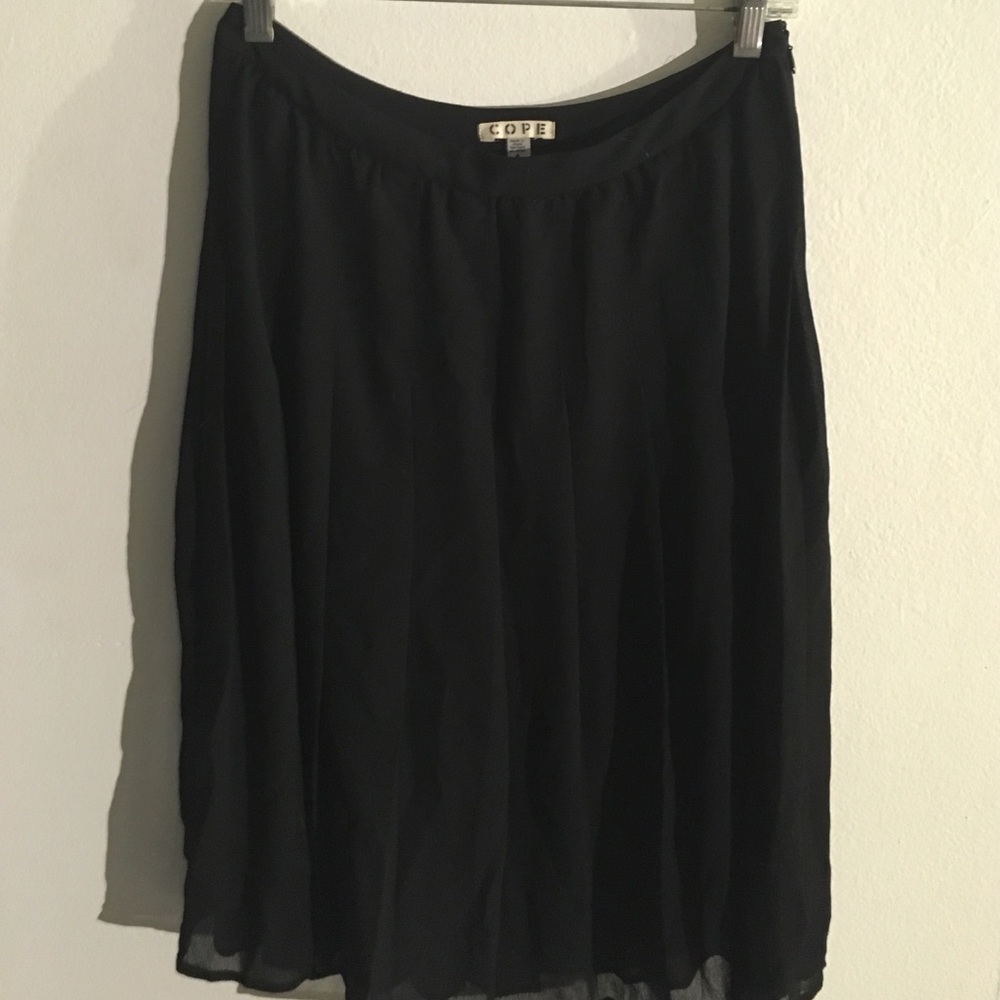 Cope Sz 4 mid length pleated skirt.