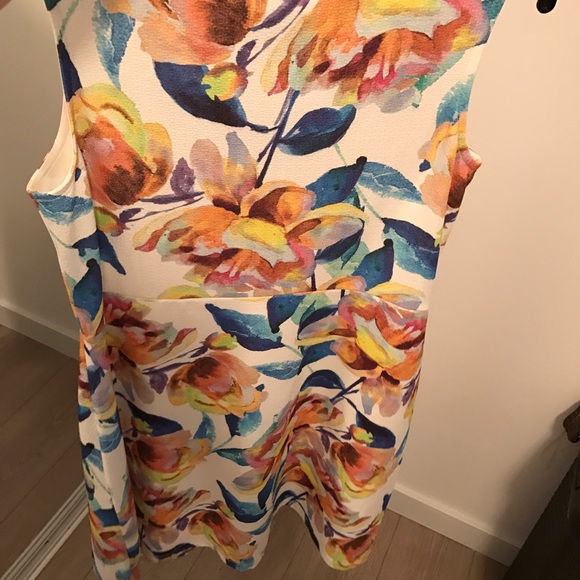 Dress - Picture 3 of 4