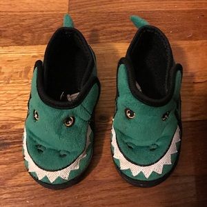 Alligator slipper
