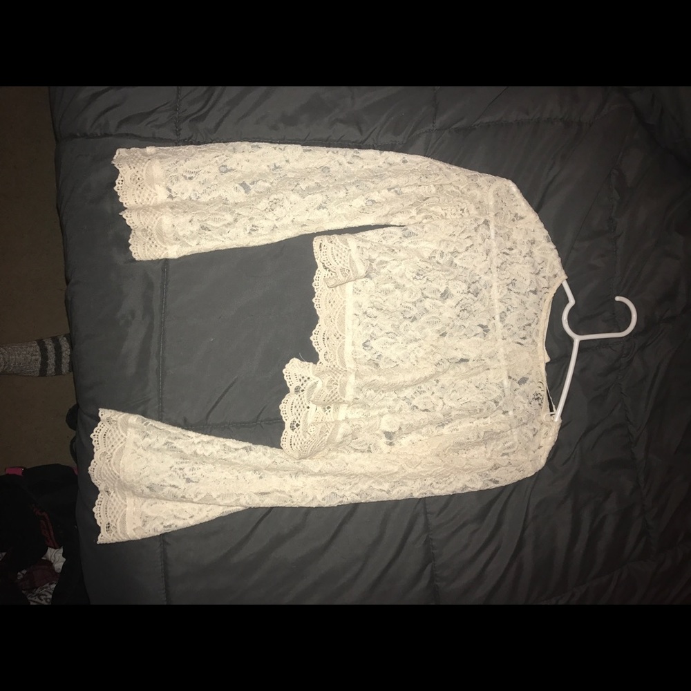 Lace crop top blouse
