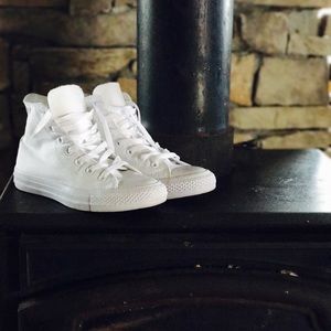 Unisex All white chuck Taylor converse
