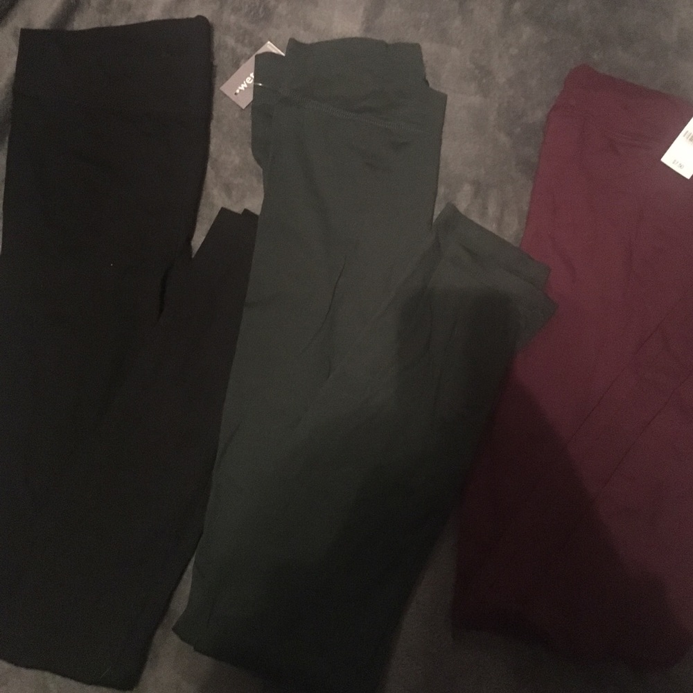 NWT black green & maroon leggings XL (fits like L)