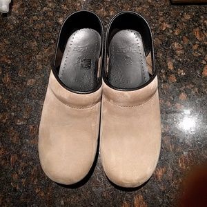 Dansko clogs, tan suede,