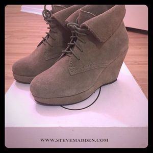Steve Madden Maarkee in Taupe Suede
