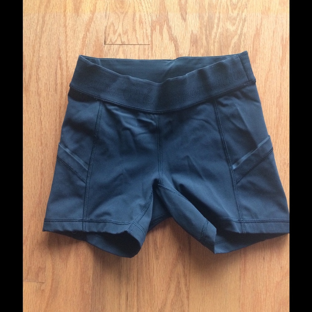 EUC Lululemon compression shorts