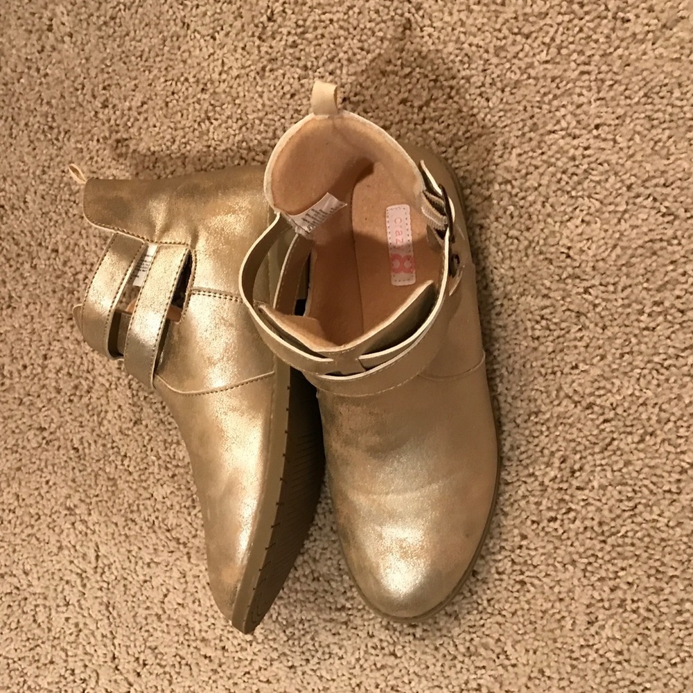 Girls boots from crazy 8.