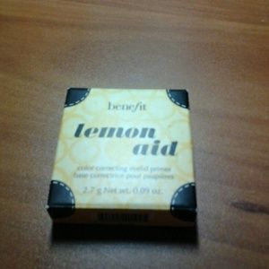 Benefit color corecting eyelid primer