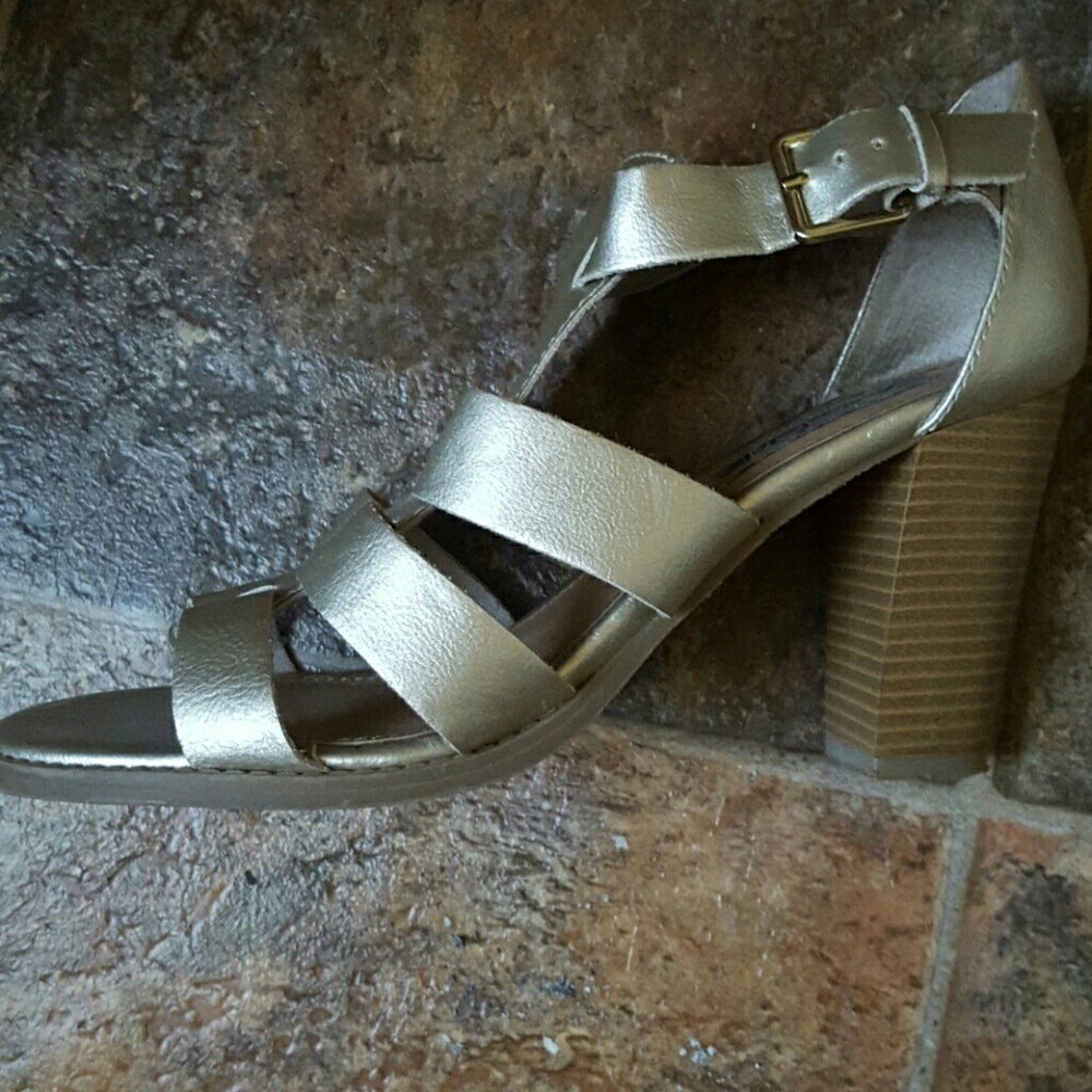 🌹Strappy Gold/bronze metallic block heel Sandals
