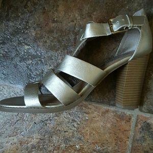 🌹Strappy Gold/bronze metallic block heel Sandals