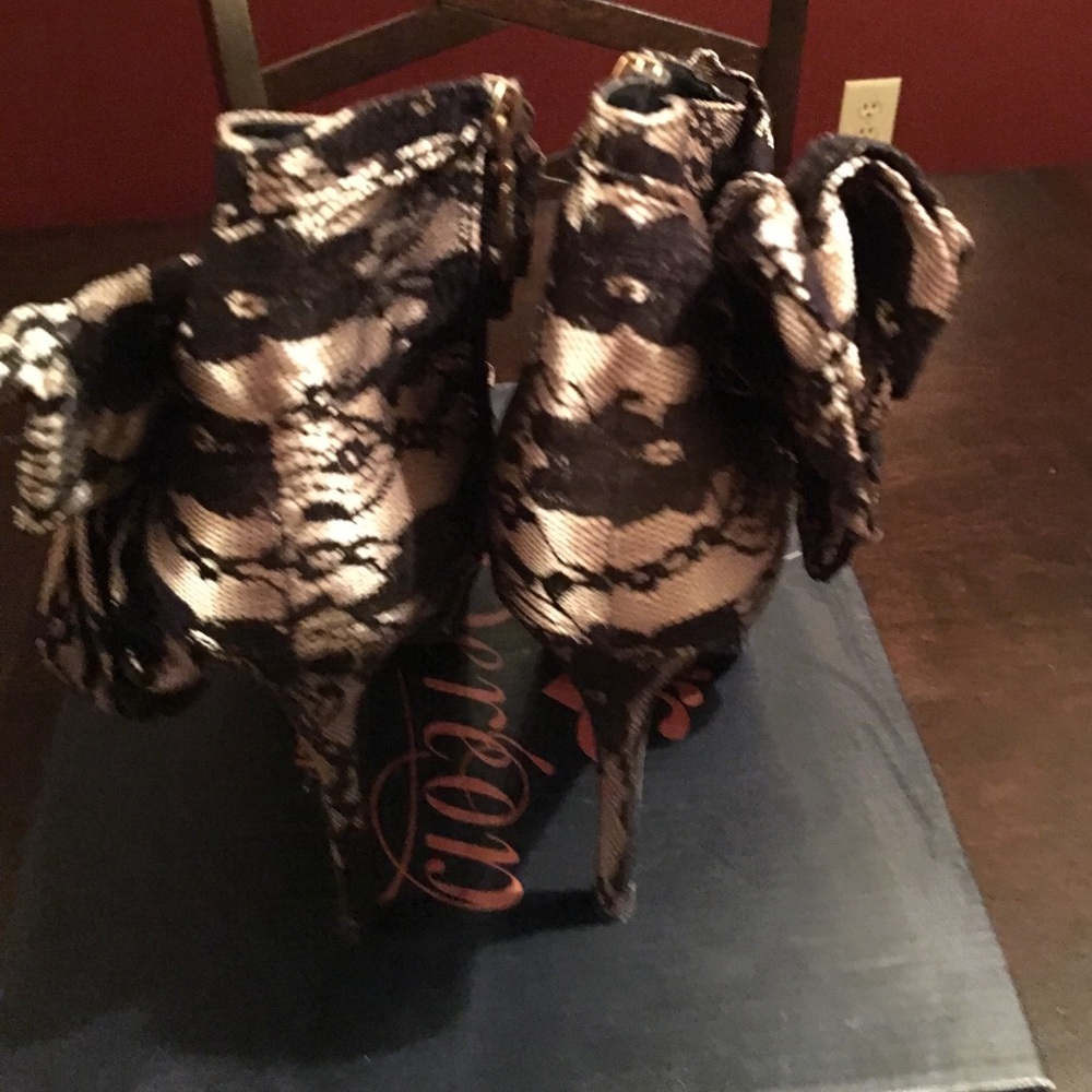 Side Bow Heels!!! - Picture 6 of 8