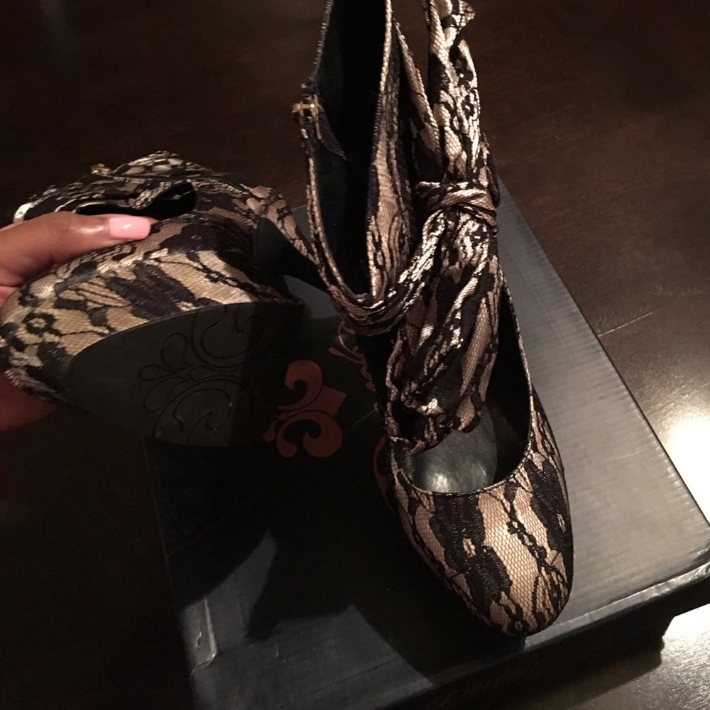 Side Bow Heels!!! - Picture 7 of 8