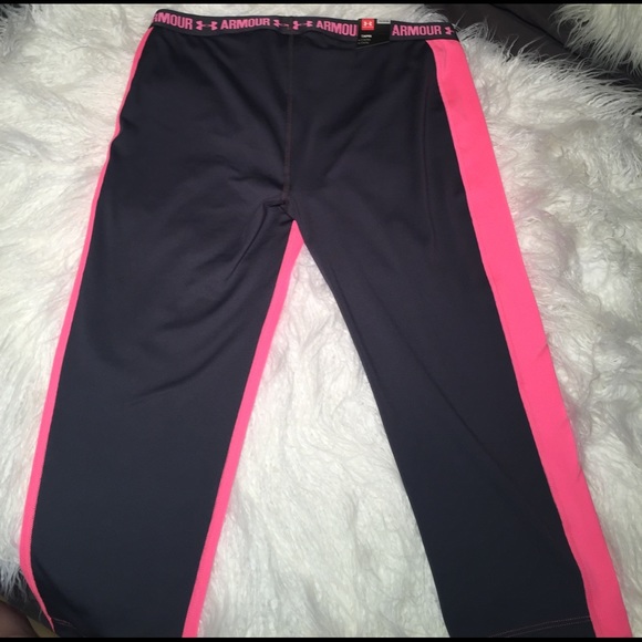 Under Armour- Junior Heat Gear Capri - Picture 3 of 3