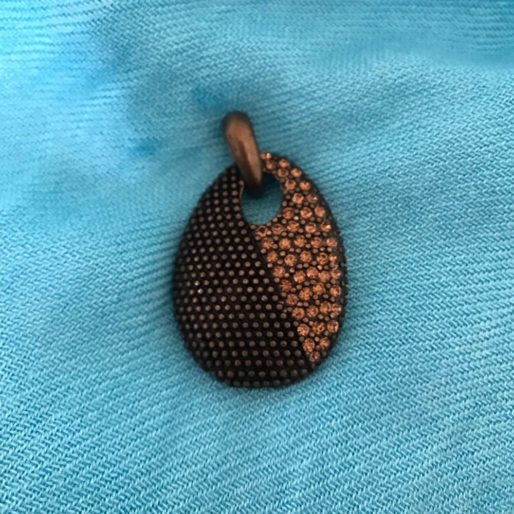 Black metal and rose colors crystal pendant